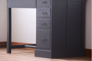 アンティーク家具　ダークグレーペイントの小ぶりな片袖机(デスク)