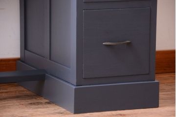 アンティーク家具　ダークグレーペイントの小ぶりな片袖机(デスク)