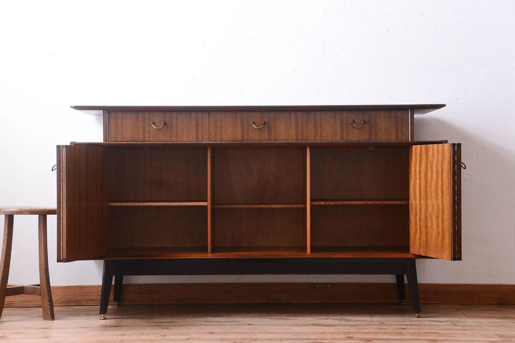 ヴィンテージ家具　G-PLAN　北欧ビンテージ　BBシリーズ　サイドボード(サイドキャビネット)(2)