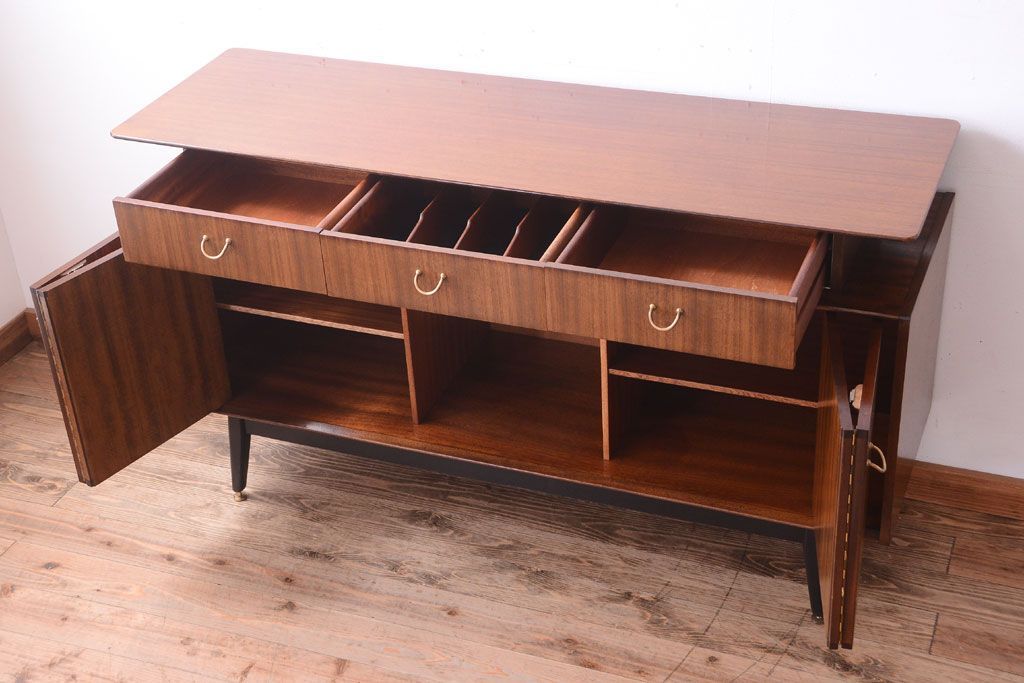 ヴィンテージ家具　G-PLAN　北欧ビンテージ　BBシリーズ　サイドボード(サイドキャビネット)(2)