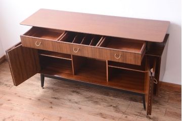 ヴィンテージ家具　G-PLAN　北欧ビンテージ　BBシリーズ　サイドボード(サイドキャビネット)(2)