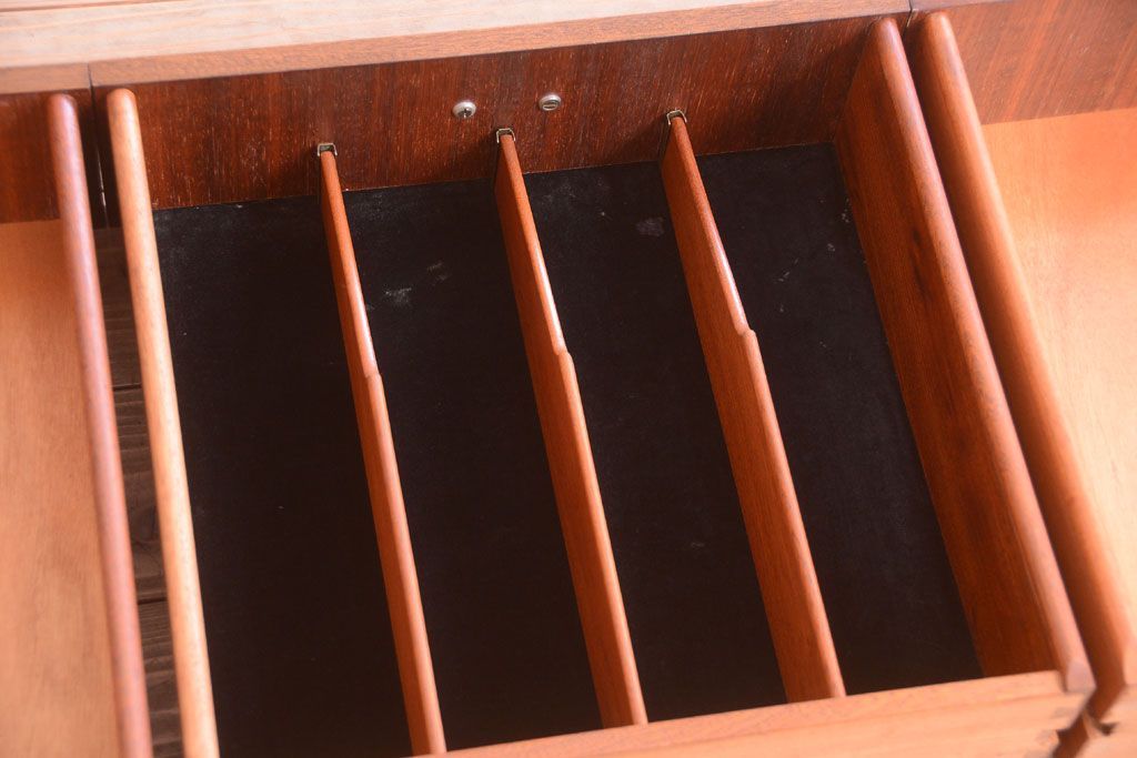 ヴィンテージ家具　G-PLAN　北欧ビンテージ　BBシリーズ　サイドボード(サイドキャビネット)(2)