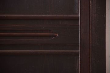 アンティーク家具　明治期　脚付き!古い木製の縦型収納棚(収納箪笥)