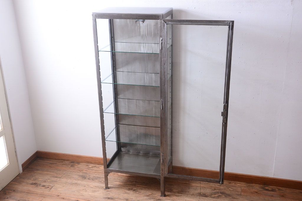 ヴィンテージ家具　ヨーロッパビンテージ　古い縦型ガラスケース