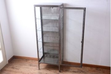 ヴィンテージ家具　ヨーロッパビンテージ　古い縦型ガラスケース