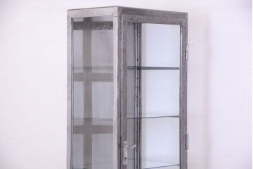 ヴィンテージ家具　ヨーロッパビンテージ　古い縦型ガラスケース