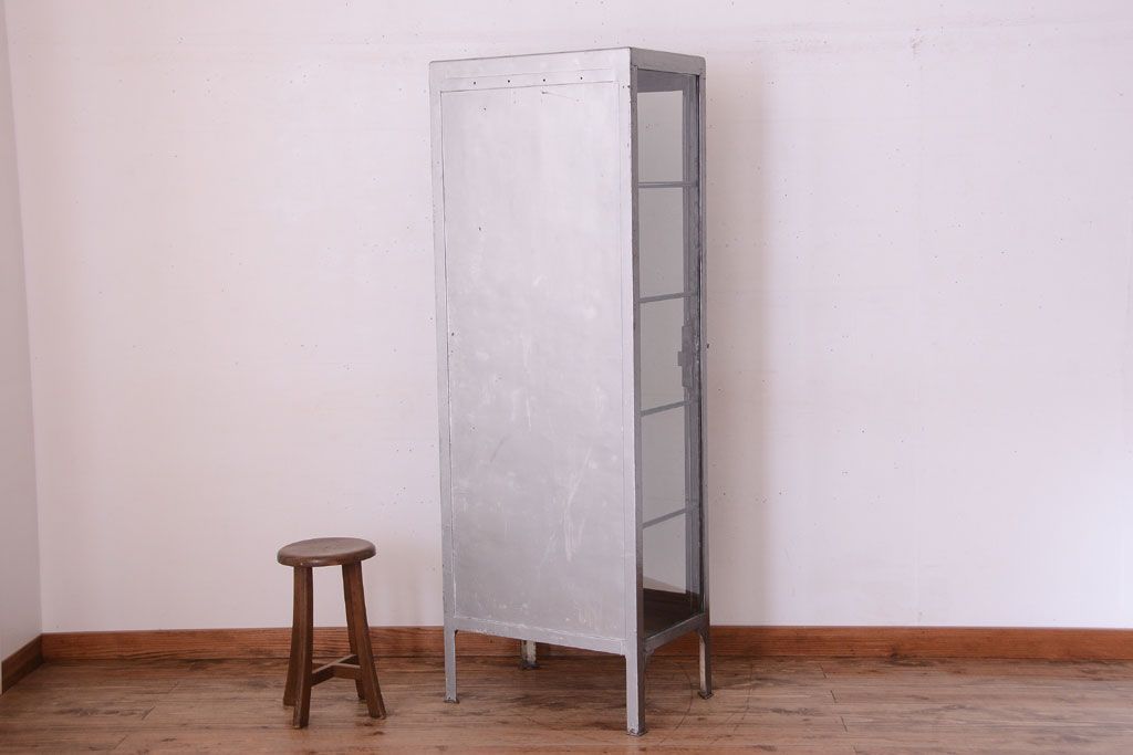 ヴィンテージ家具　ヨーロッパビンテージ　古い縦型ガラスケース