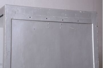 ヴィンテージ家具　ヨーロッパビンテージ　古い縦型ガラスケース