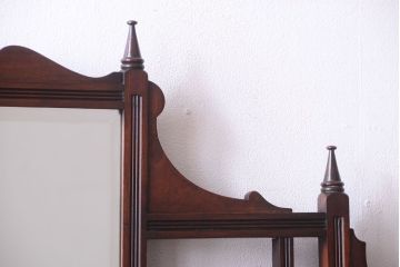 アンティーク家具　イギリスアンティーク　ステンドグラス入り!上質な薄型キャビネット(飾り棚)