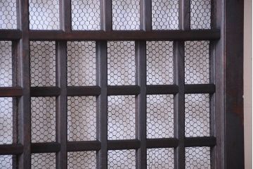 総欅製!明治大正期の古いくぐり戸(蔵戸・格子戸、玄関戸)