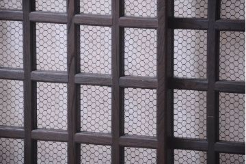 総欅製!明治大正期の古いくぐり戸(蔵戸・格子戸、玄関戸)