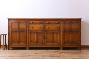 ヴィンテージ家具　イギリスビンテージ　アーコール　上質なサイドボード