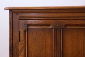 ヴィンテージ家具　イギリスビンテージ　アーコール　上質なサイドボード