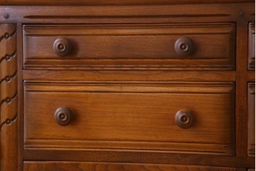 ヴィンテージ家具　イギリスビンテージ　アーコール　上質なサイドボード