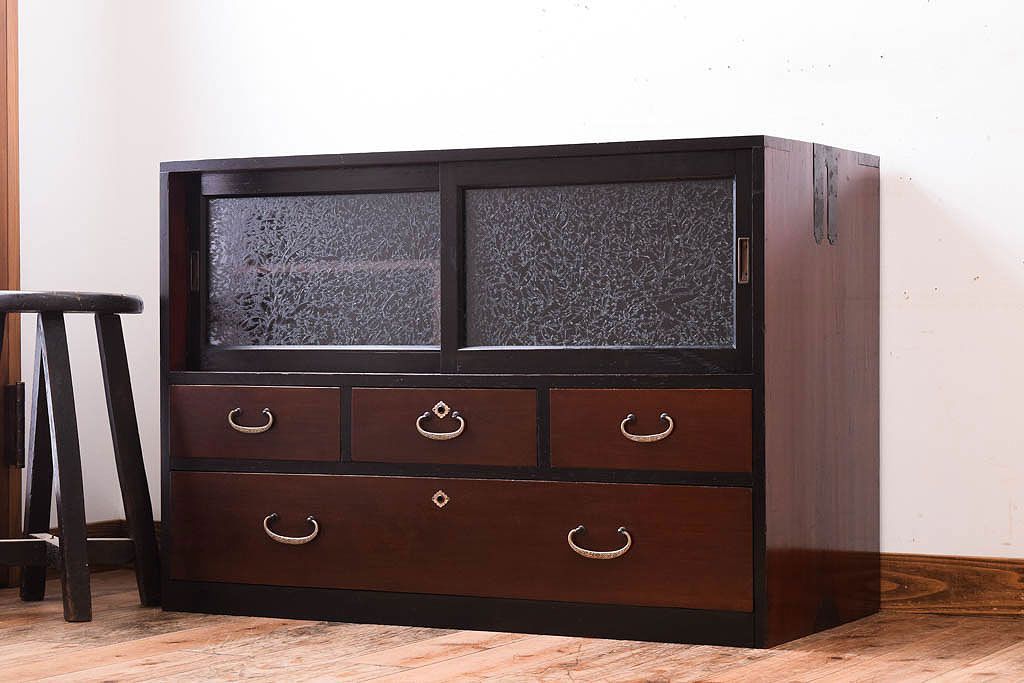 アンティーク家具　和製アンティーク 結霜ガラスが入ったローボード(箪笥・ローチェスト)