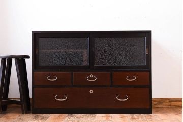 アンティーク家具　和製アンティーク 結霜ガラスが入ったローボード(箪笥・ローチェスト)