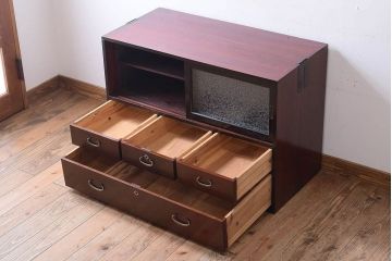 アンティーク家具　和製アンティーク 結霜ガラスが入ったローボード(箪笥・ローチェスト)