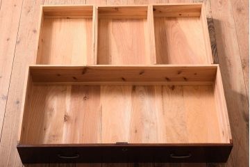 アンティーク家具　和製アンティーク 結霜ガラスが入ったローボード(箪笥・ローチェスト)