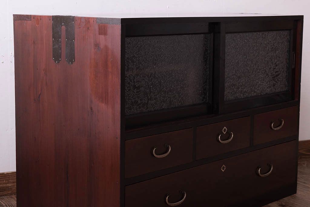 アンティーク家具　和製アンティーク 結霜ガラスが入ったローボード(箪笥・ローチェスト)