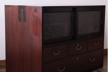 アンティーク家具　和製アンティーク 結霜ガラスが入ったローボード(箪笥・ローチェスト)