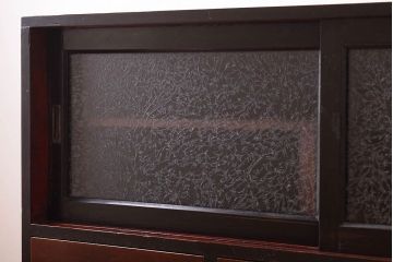 アンティーク家具　和製アンティーク 結霜ガラスが入ったローボード(箪笥・ローチェスト)