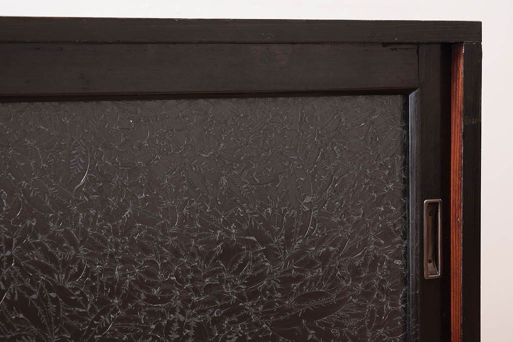 アンティーク家具　和製アンティーク 結霜ガラスが入ったローボード(箪笥・ローチェスト)