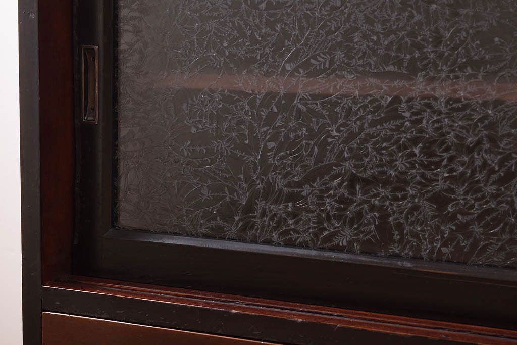 アンティーク家具　和製アンティーク 結霜ガラスが入ったローボード(箪笥・ローチェスト)