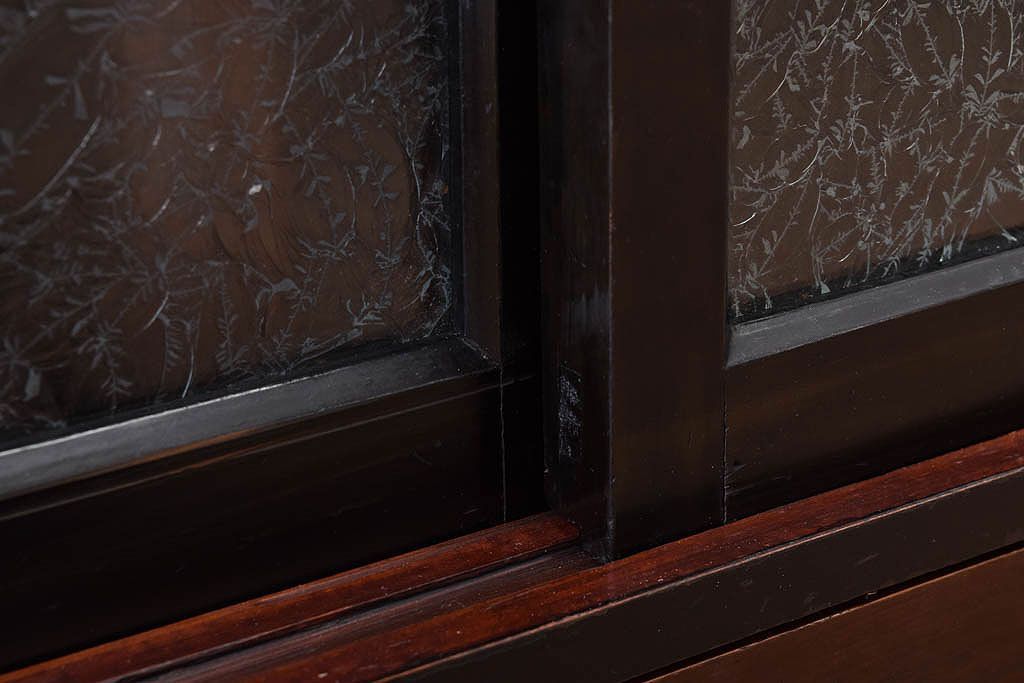 アンティーク家具　和製アンティーク 結霜ガラスが入ったローボード(箪笥・ローチェスト)