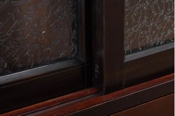 アンティーク家具　和製アンティーク 結霜ガラスが入ったローボード(箪笥・ローチェスト)