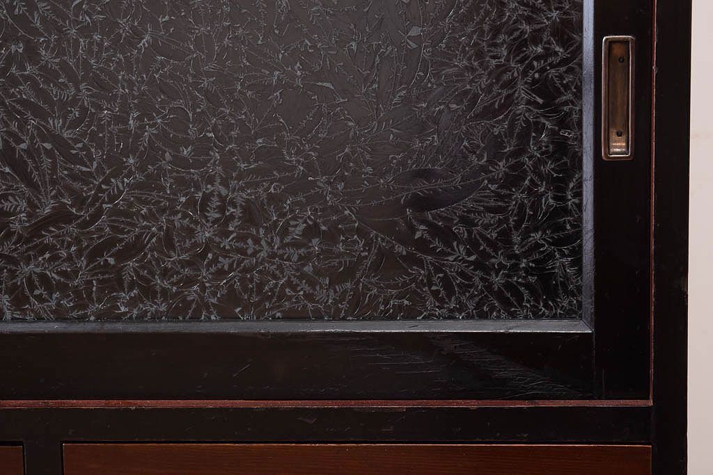 アンティーク家具　和製アンティーク 結霜ガラスが入ったローボード(箪笥・ローチェスト)