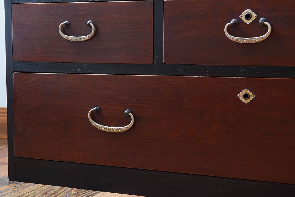 アンティーク家具　和製アンティーク 結霜ガラスが入ったローボード(箪笥・ローチェスト)