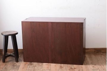 アンティーク家具　和製アンティーク 結霜ガラスが入ったローボード(箪笥・ローチェスト)