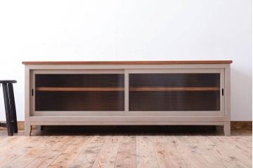 アンティーク家具　天板オーク材　モールガラス入り!アンティークペイントのローボード