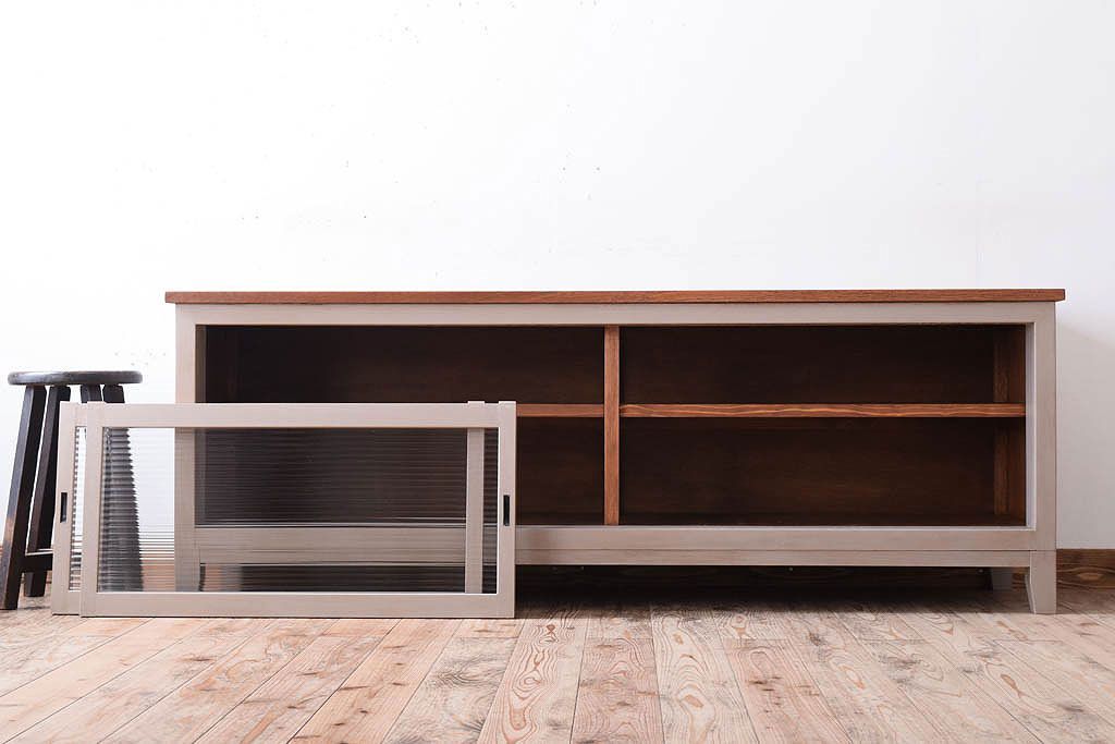 アンティーク家具　天板オーク材　モールガラス入り!アンティークペイントのローボード