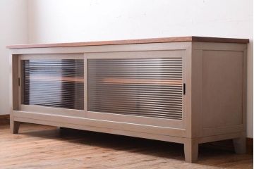 アンティーク家具　天板オーク材　モールガラス入り!アンティークペイントのローボード