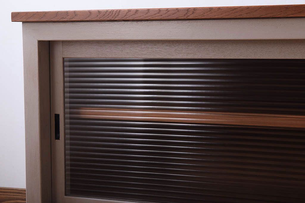 アンティーク家具　天板オーク材　モールガラス入り!アンティークペイントのローボード