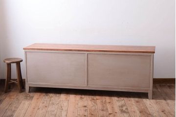 アンティーク家具　天板オーク材　モールガラス入り!アンティークペイントのローボード