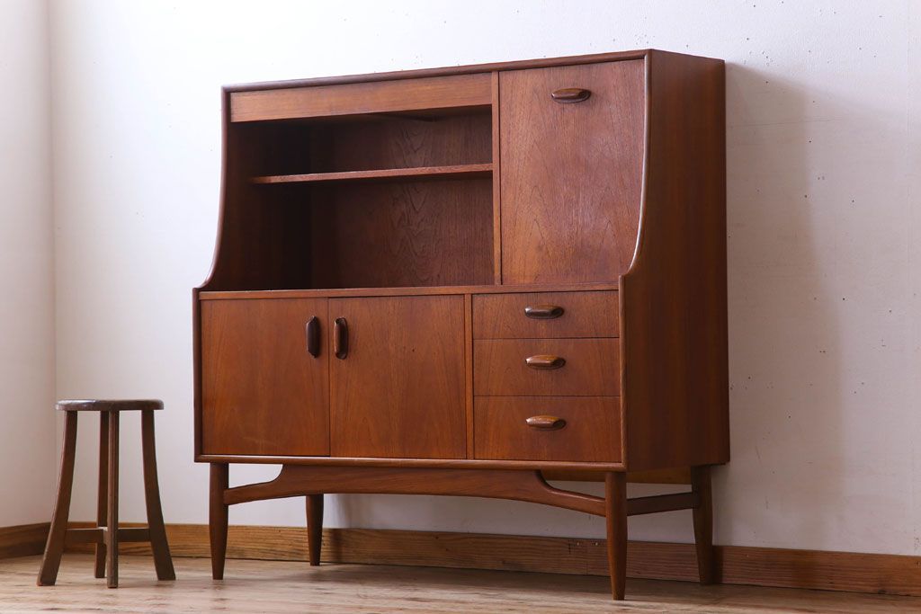 ヴィンテージ家具　G-PLAN 北欧ビンテージ　チーク材製サイドボード(サイドキャビネット)