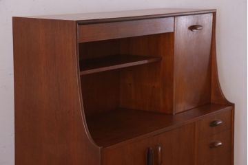 ヴィンテージ家具　G-PLAN 北欧ビンテージ　チーク材製サイドボード(サイドキャビネット)