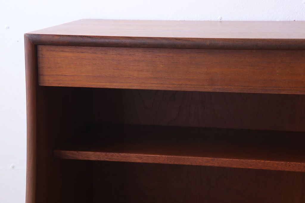 ヴィンテージ家具　G-PLAN 北欧ビンテージ　チーク材製サイドボード(サイドキャビネット)