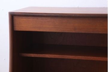 ヴィンテージ家具　G-PLAN 北欧ビンテージ　チーク材製サイドボード(サイドキャビネット)