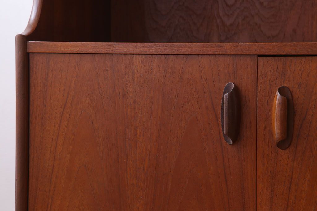 ヴィンテージ家具　G-PLAN 北欧ビンテージ　チーク材製サイドボード(サイドキャビネット)