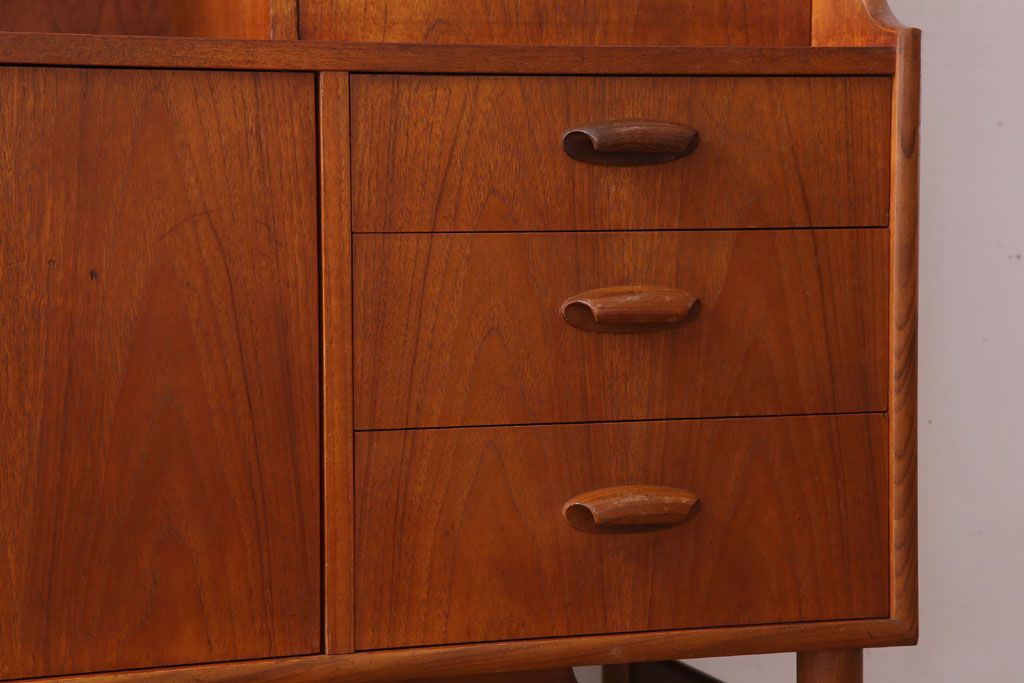 ヴィンテージ家具　G-PLAN 北欧ビンテージ　チーク材製サイドボード(サイドキャビネット)