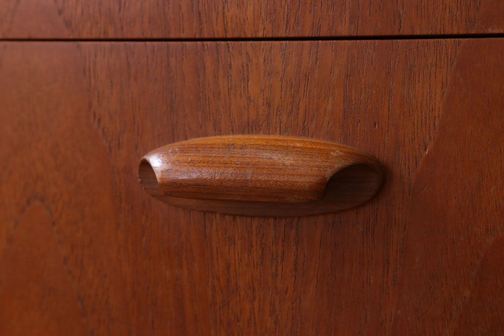 ヴィンテージ家具　G-PLAN 北欧ビンテージ　チーク材製サイドボード(サイドキャビネット)