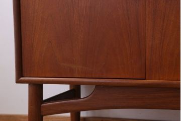 ヴィンテージ家具　G-PLAN 北欧ビンテージ　チーク材製サイドボード(サイドキャビネット)