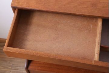 ヴィンテージ家具　G-PLAN 北欧ビンテージ　チーク材製サイドボード(サイドキャビネット)