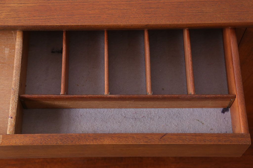 ヴィンテージ家具　G-PLAN 北欧ビンテージ　チーク材製サイドボード(サイドキャビネット)