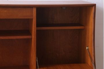 ヴィンテージ家具　G-PLAN 北欧ビンテージ　チーク材製サイドボード(サイドキャビネット)