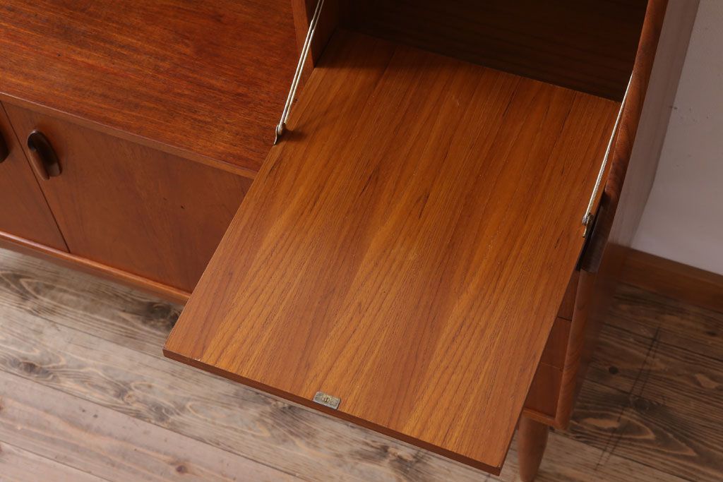 ヴィンテージ家具　G-PLAN 北欧ビンテージ　チーク材製サイドボード(サイドキャビネット)
