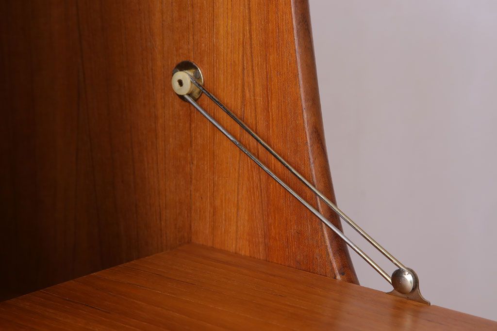 ヴィンテージ家具　G-PLAN 北欧ビンテージ　チーク材製サイドボード(サイドキャビネット)